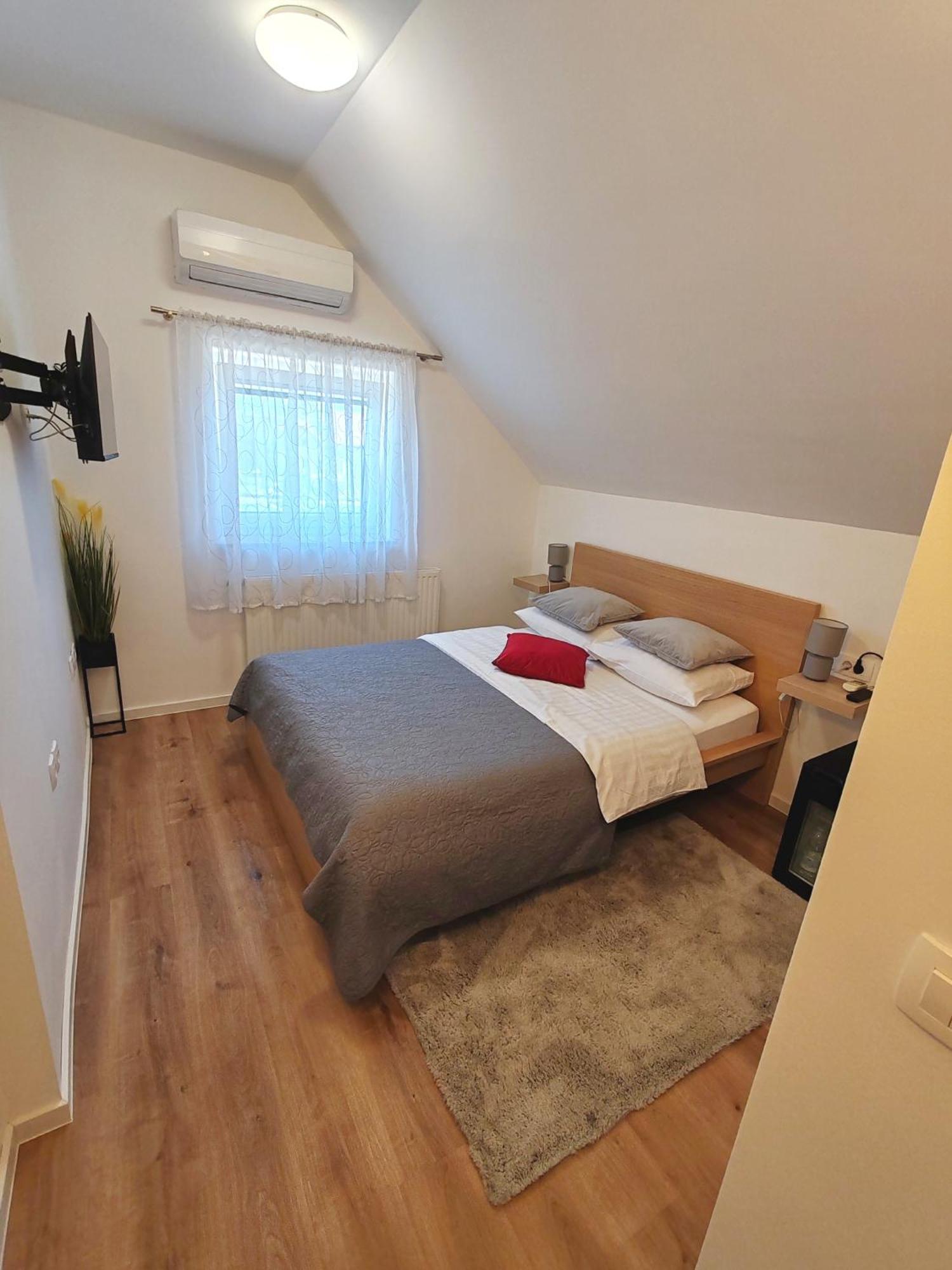 Lucky Center Apartment *